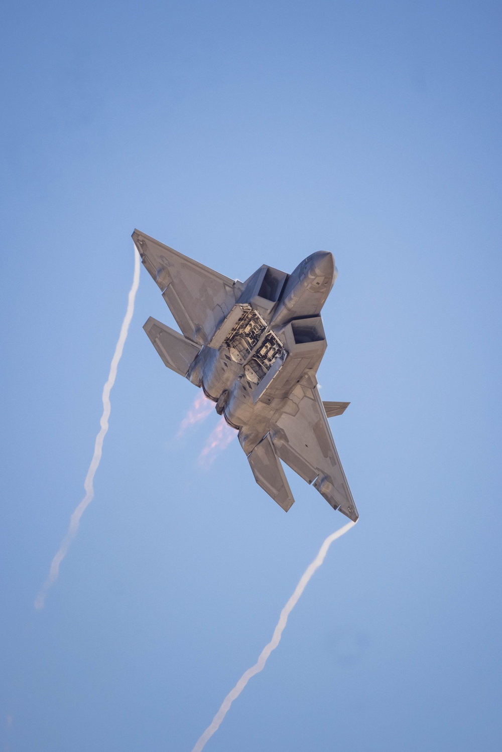 Headline: America's Airshow 2024 Day 1: F-22 Raptor / P-51D Mustang