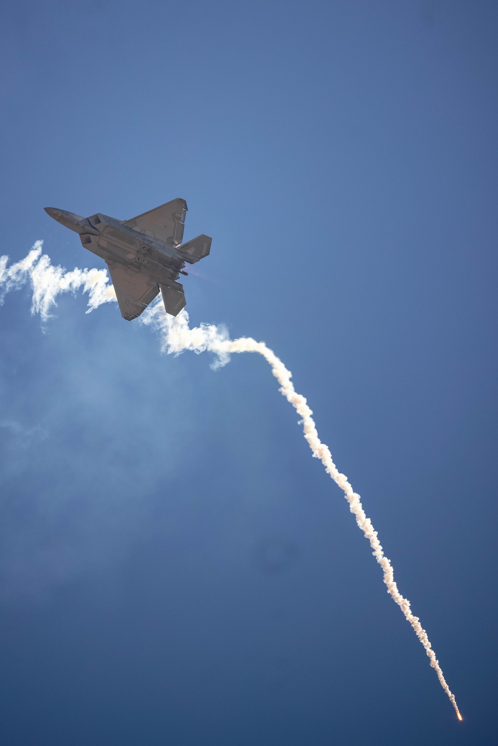 Headline: America's Airshow 2024 Day 1: F-22 Raptor / P-51D Mustang