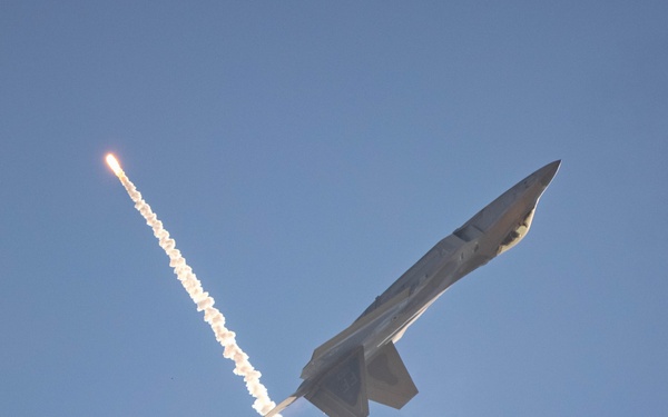 Headline: America's Airshow 2024 Day 1: F-22 Raptor / P-51D Mustang