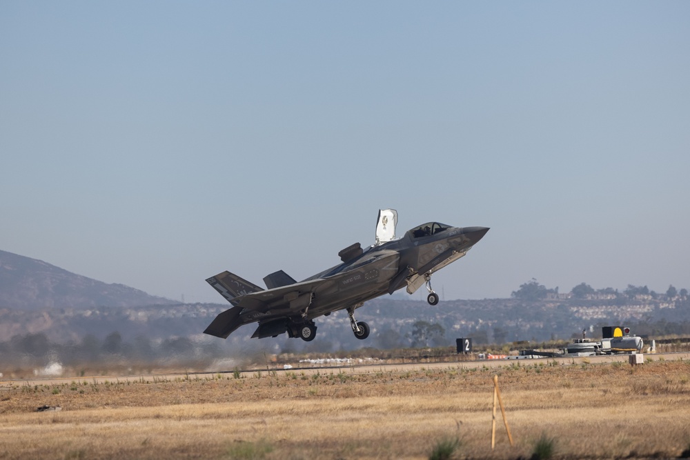 America’s Airshow 2024 Day 2: F-35B Lightening II Demo