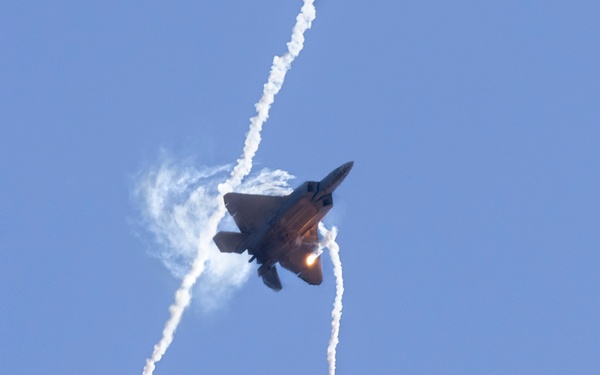 America’s Airshow 2024 Day 2: F-22 Raptor/ P-51D Mustang