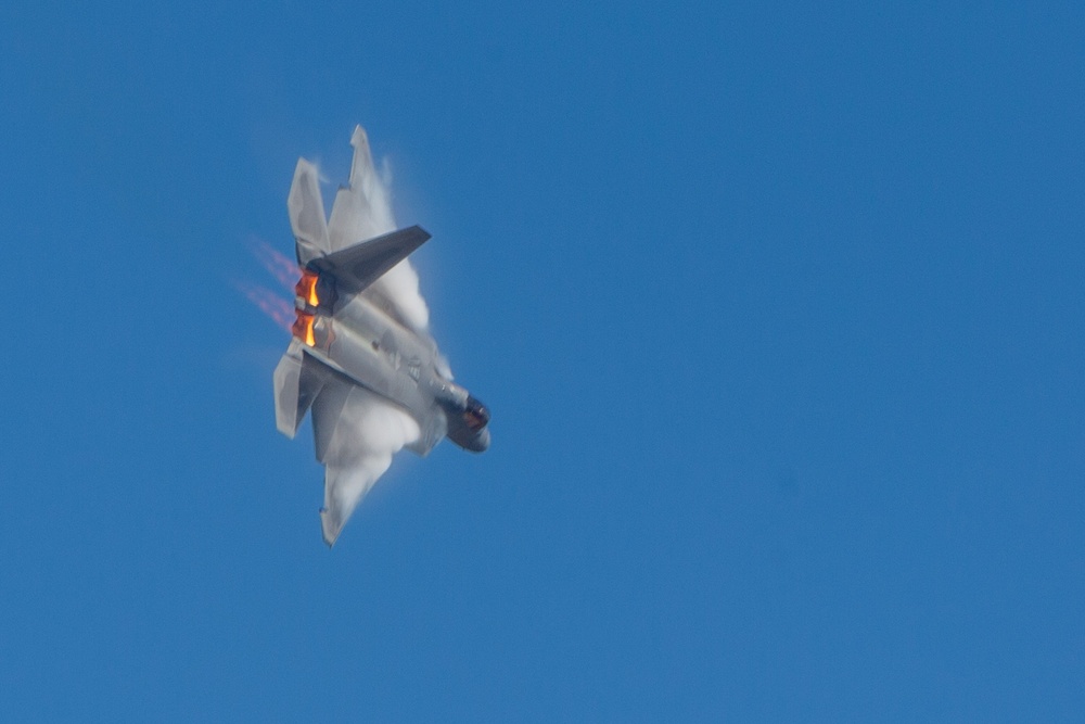 America’s Airshow 2024 Day 2: USAF F-22 Raptor Demo W/ P-51A Heritage Flight