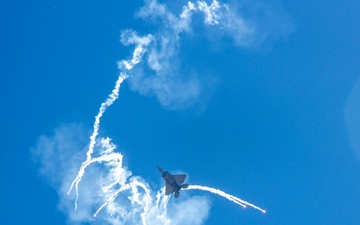 America’s Airshow 2024 Day 2: USAF F-22 Raptor Demo W/ P-51A Heritage Flight