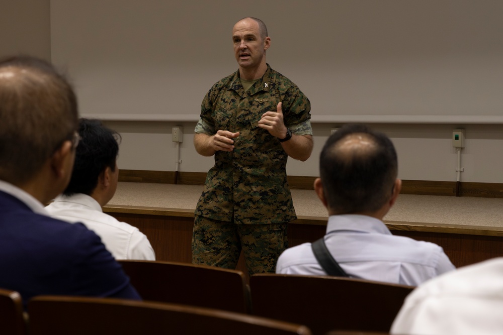 Miyazaki local leaders tour Marine F-35s