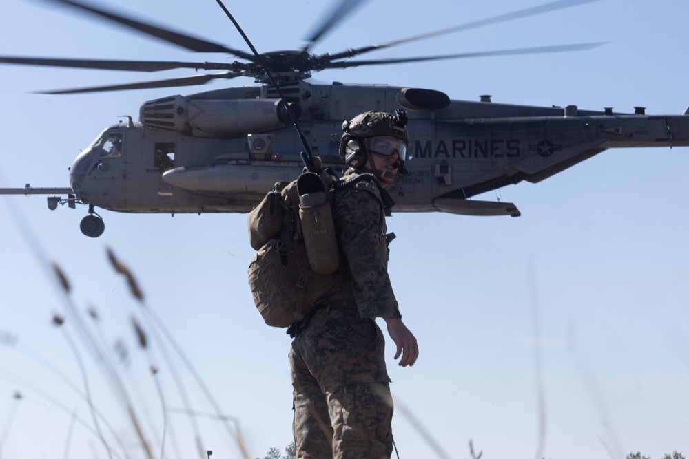 BLT 1/8, 24th MEU (SOC) Marines Conduct Fast Rope Operations with Italian Marines