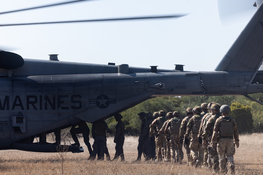 BLT 1/8, 24th MEU (SOC) Marines Conduct Fast Rope Operations with Italian Marines