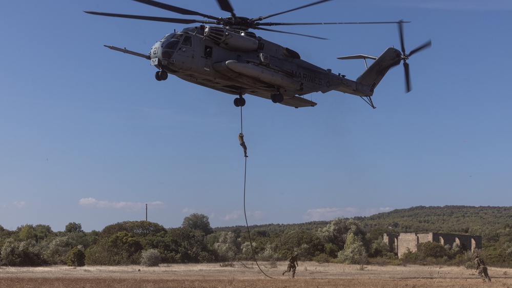 BLT 1/8, 24th MEU (SOC) Marines Conduct Fast Rope Operations with Italian Marines