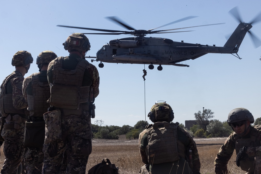 BLT 1/8, 24th MEU (SOC) Marines Conduct Fast Rope Operations with Italian Marines