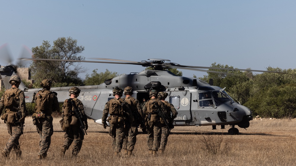 BLT 1/8, 24th MEU (SOC) Marines Conduct Fast Rope Operations with Italian Marines