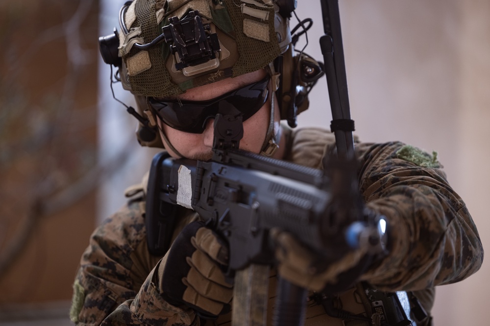 BLT 1/8, 24th MEU (SOC) Marines Conduct MOUT with Italian Marines