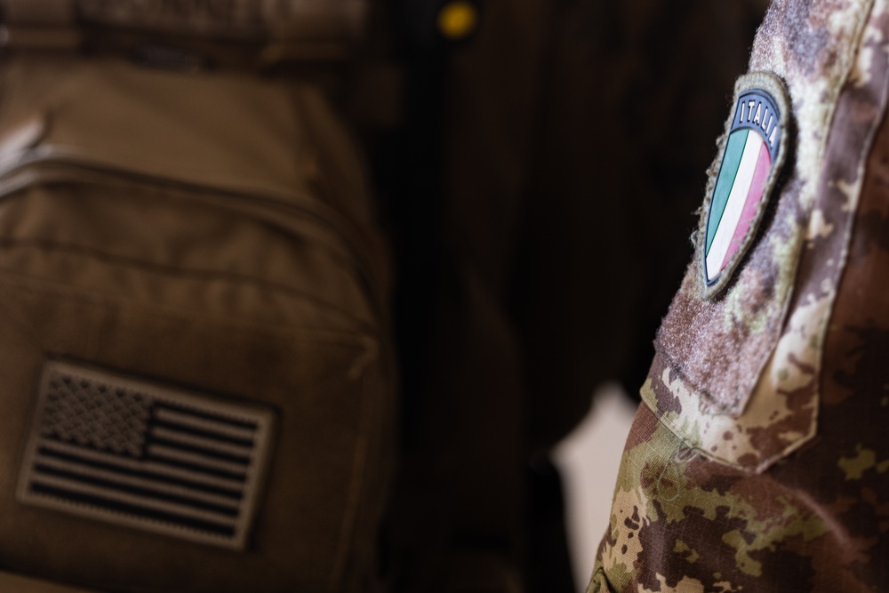 BLT 1/8, 24th MEU (SOC) Marines Conduct MOUT with Italian Marines