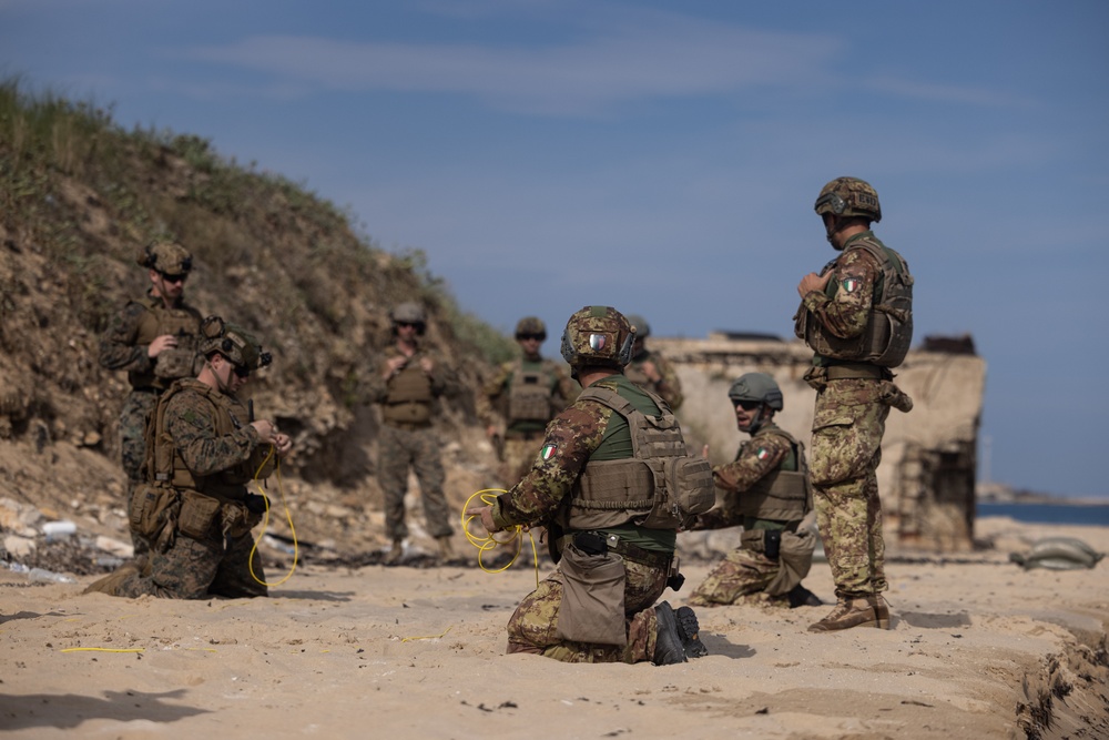 24th MEU (SOC) Demo Range Alongside Italian Marines with 1st San Marco Regiment