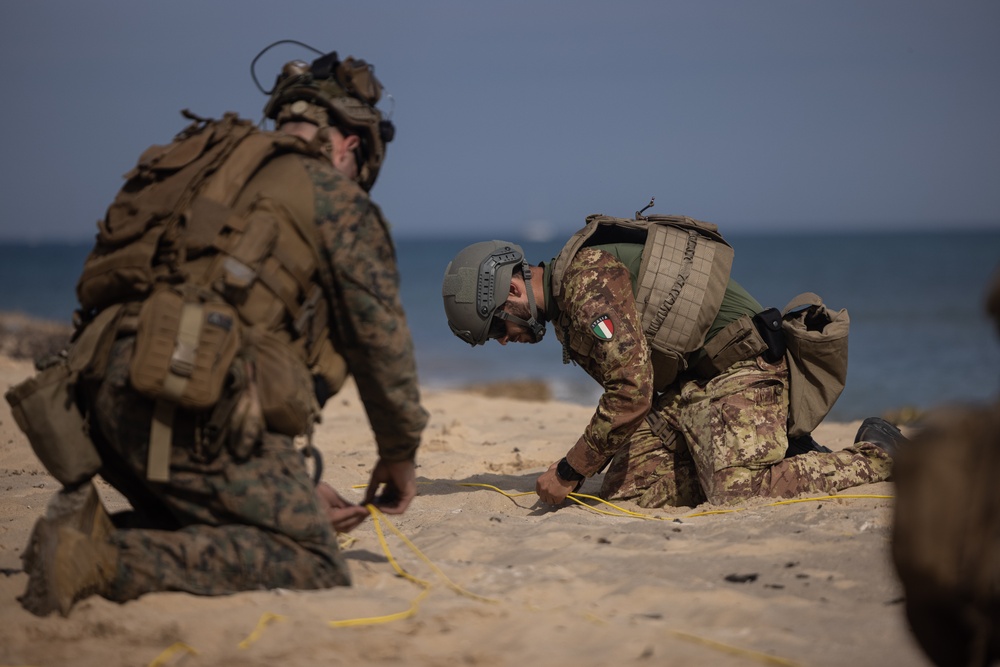 24th MEU (SOC) Demo Range Alongside Italian Marines with 1st San Marco Regiment