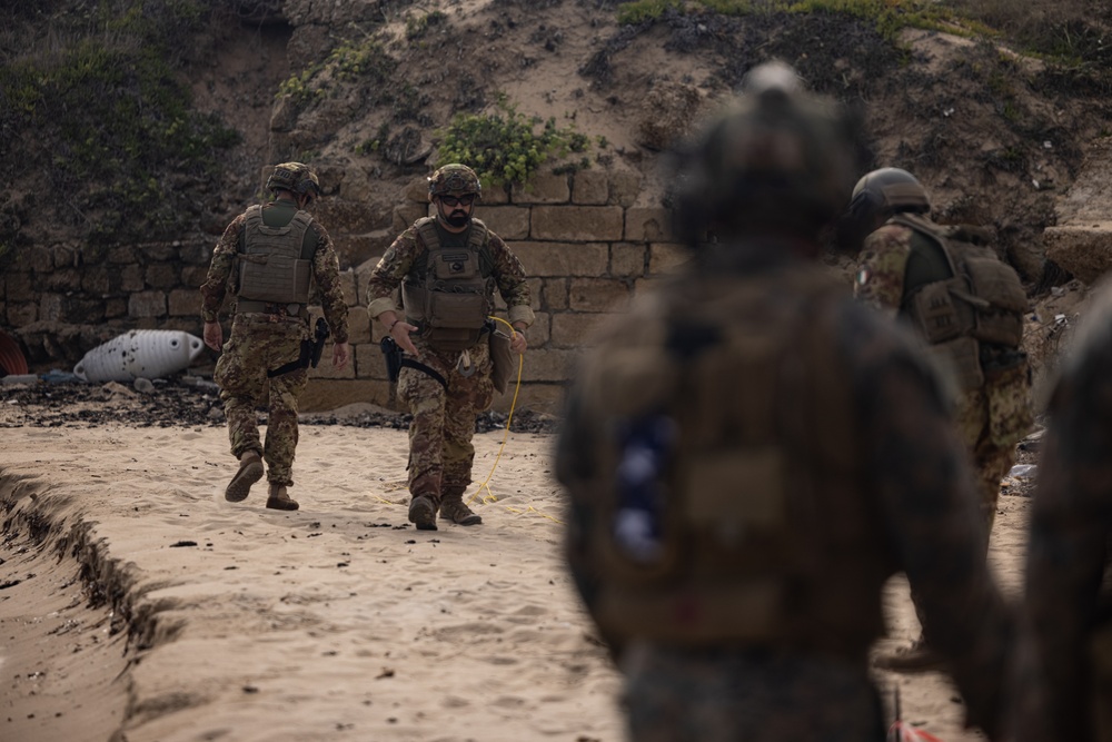 24th MEU (SOC) Demo Range Alongside Italian Marines with 1st San Marco Regiment