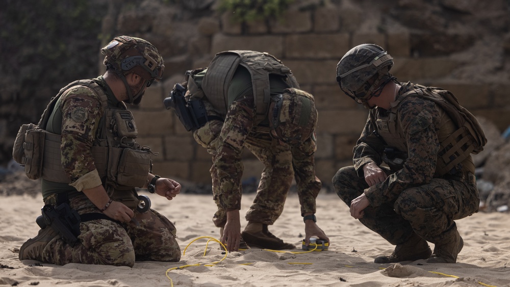 24th MEU (SOC) Demo Range Alongside Italian Marines with 1st San Marco Regiment