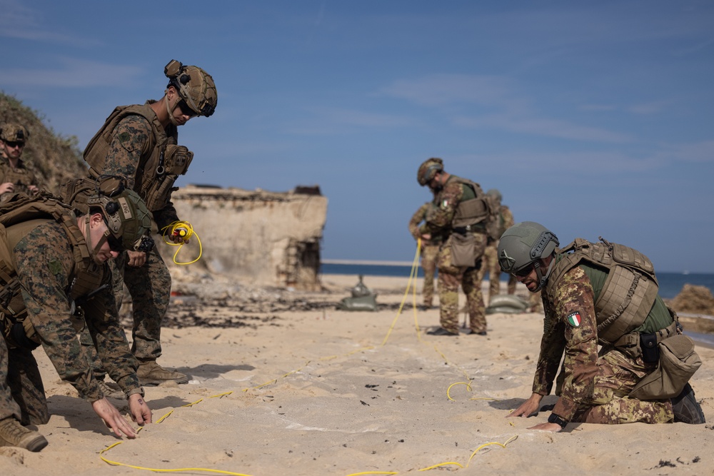 24th MEU (SOC) Demo Range Alongside Italian Marines with 1st San Marco Regiment