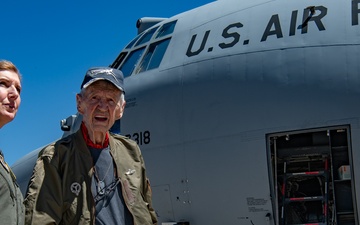 Air Force legacy pilot visits C-130 aircraft again