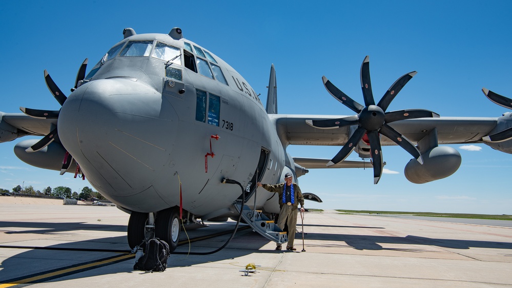 Air Force legacy pilot visits C-130 aircraft again