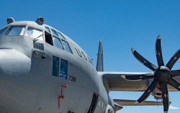 Air Force legacy pilot visits beloved C-130 aircraft again