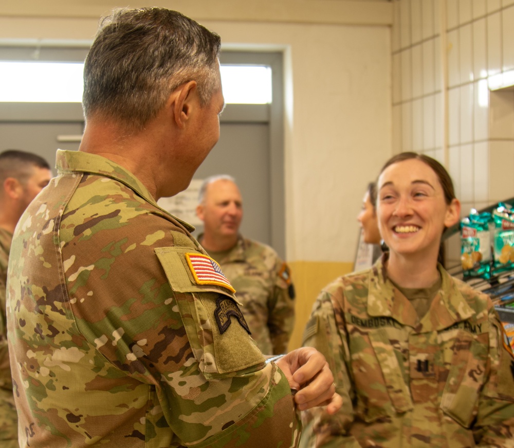 SAG-U Command Sgt. Maj. Morgan meets with Independence soldiers