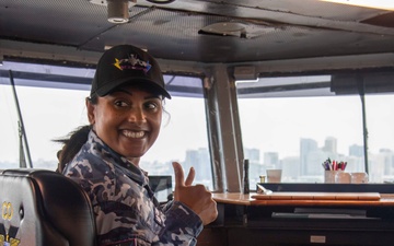 USS Carl Vinson Hosts a Tour for members of the Royal Australian Air Force