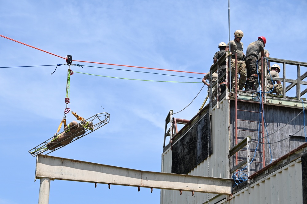 188th Fire Emergency Services Flight trains with Guatemalan Search and Rescue Brigade