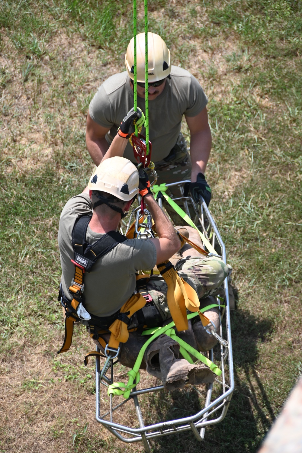 188th Fire Emergency Services Flight trains with Guatemalan Search and Rescue Brigade