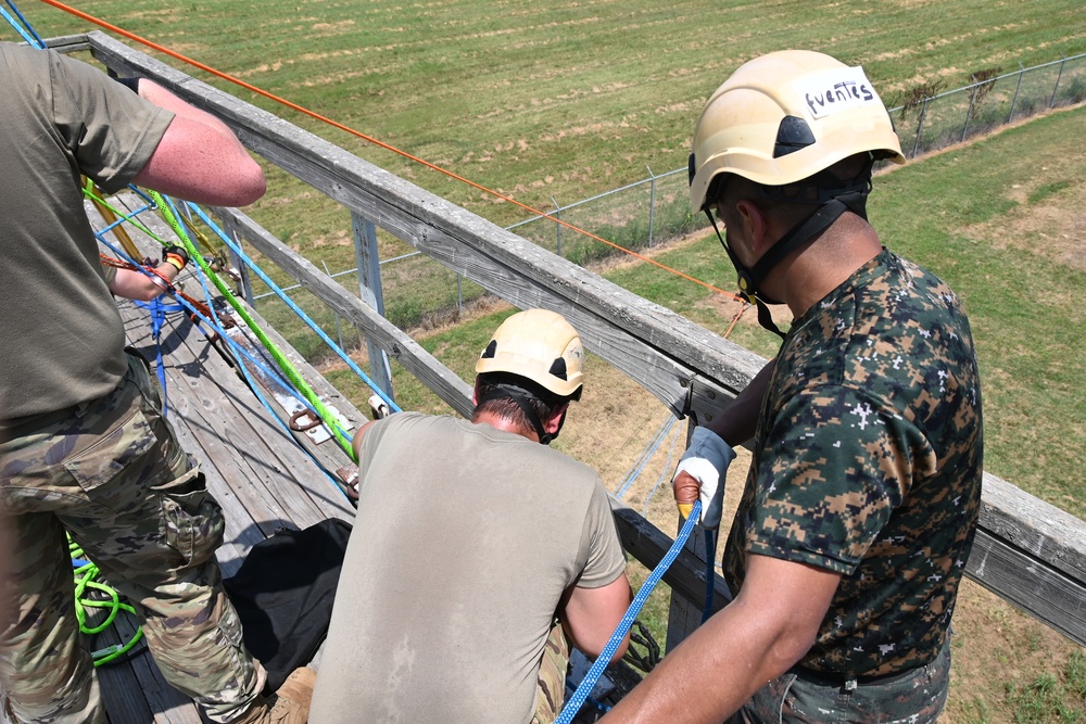 188th Fire Emergency Services Flight trains with Guatemalan Search and Rescue Brigade