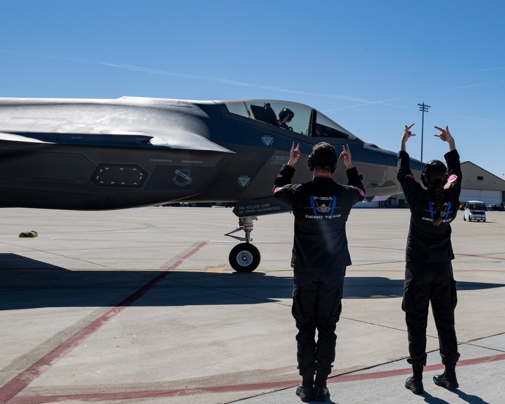 F-35 Demo Team practices at home-station