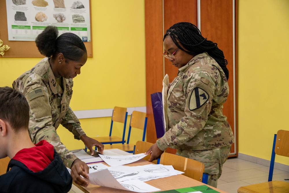 Task Force Pegasus Troopers Visit Polish Students