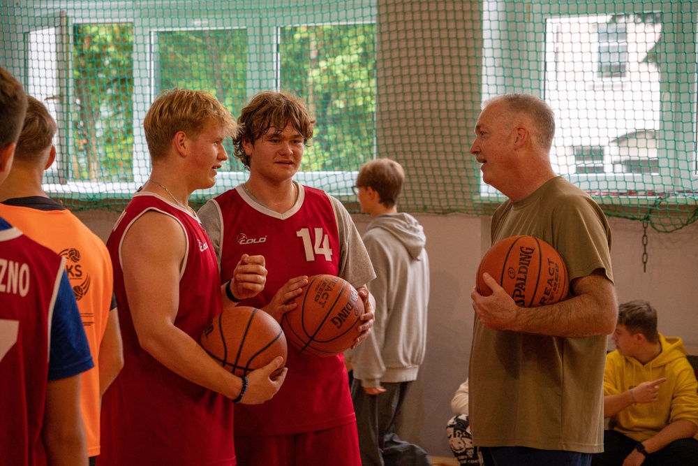 Task Force Pegasus Troopers Visit Polish Students