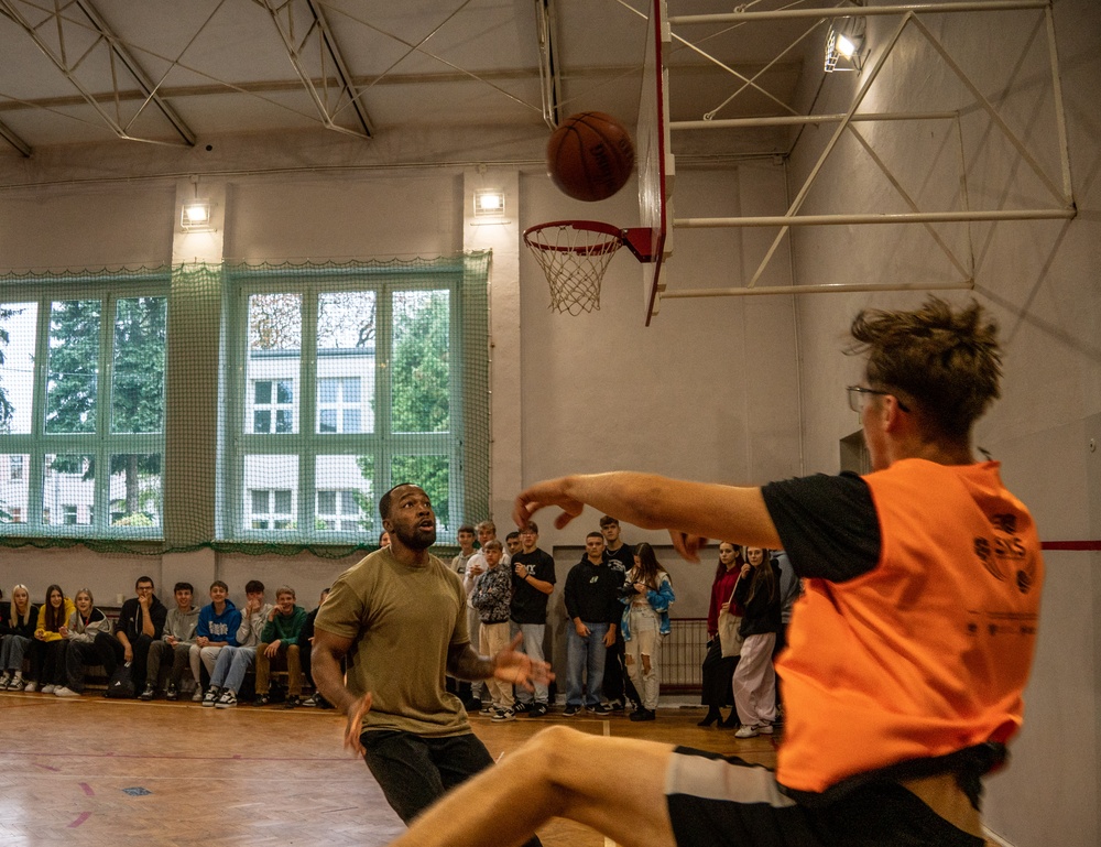 Task Force Pegasus Troopers Visit Polish Students