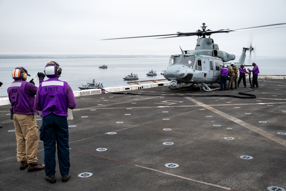 UH-1Y Venom and AH-1Z Viper embark USS Somerset