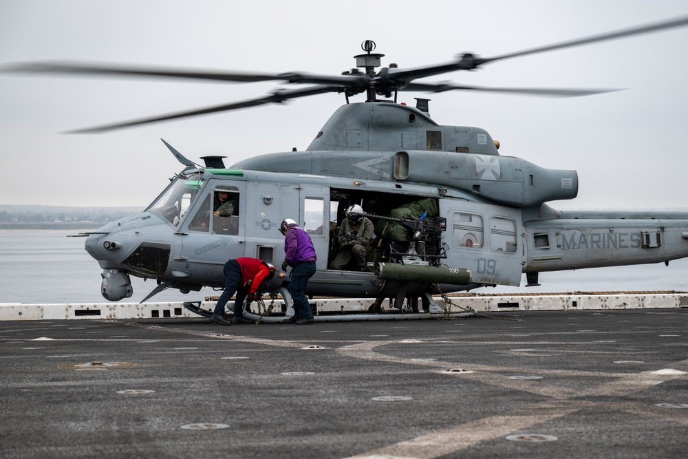 UH-1Y Venom and AH-1Z Viper embark USS Somerset