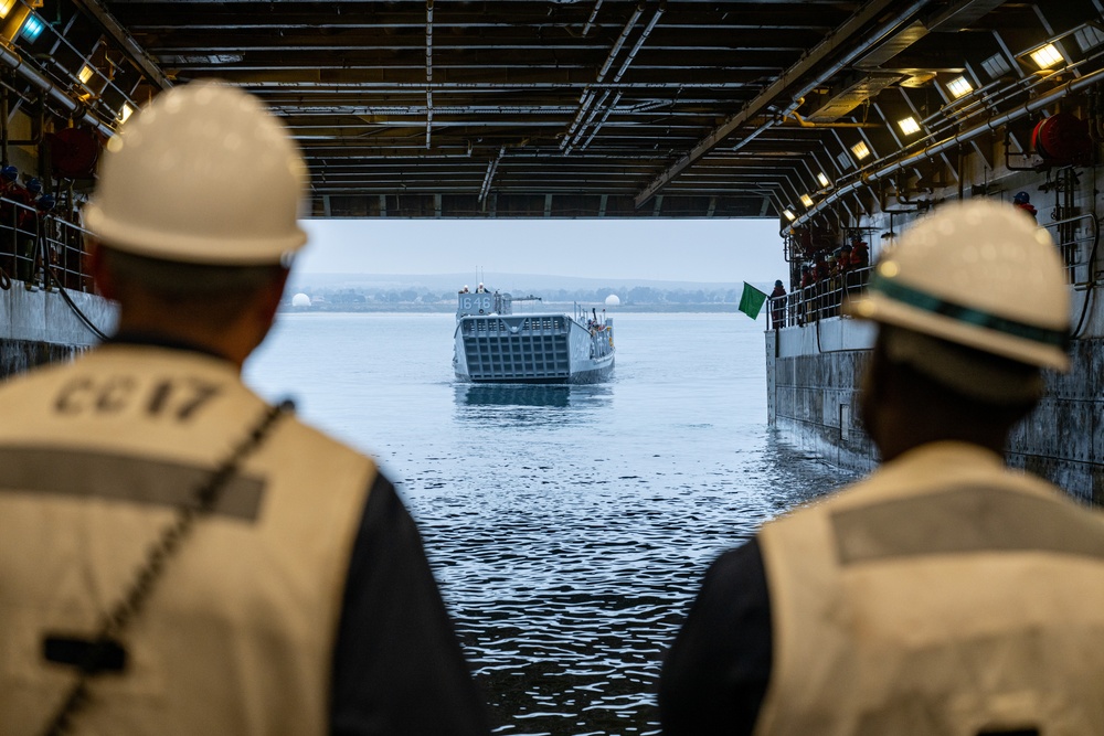 Assault Craft Unit 1 LCU embarks USS Somerset