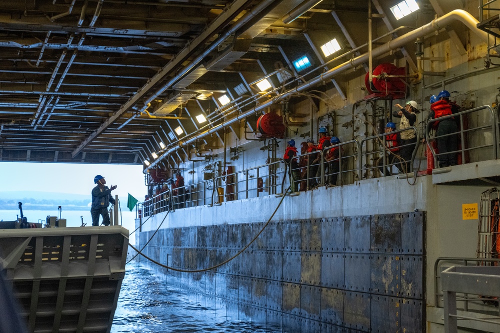 Assault Craft Unit 1 LCU embarks USS Somerset