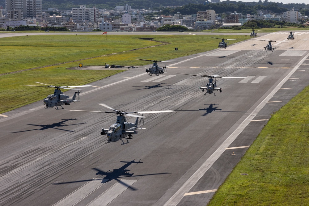 HMLA-367 holds formation flight