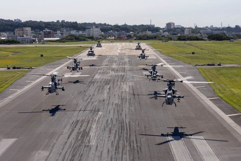 HMLA-367 holds formation flight