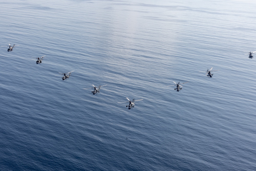 HMLA-367 holds formation flight