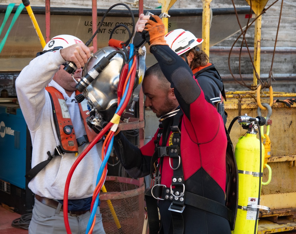 USACE Nashville District inspects Wilson Lock