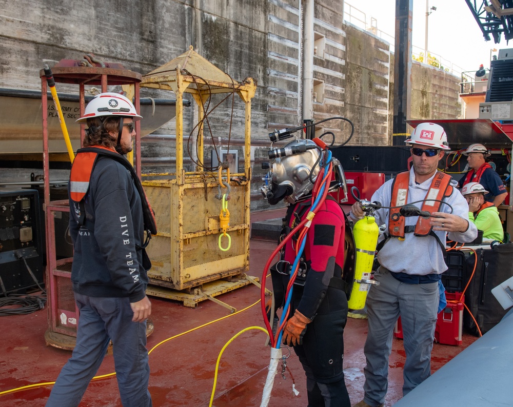 USACE Nashville District inspects Wilson Lock