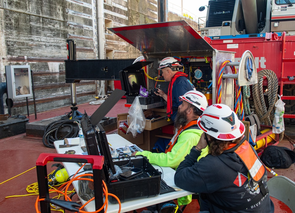 USACE Nashville District inspects Wilson Lock