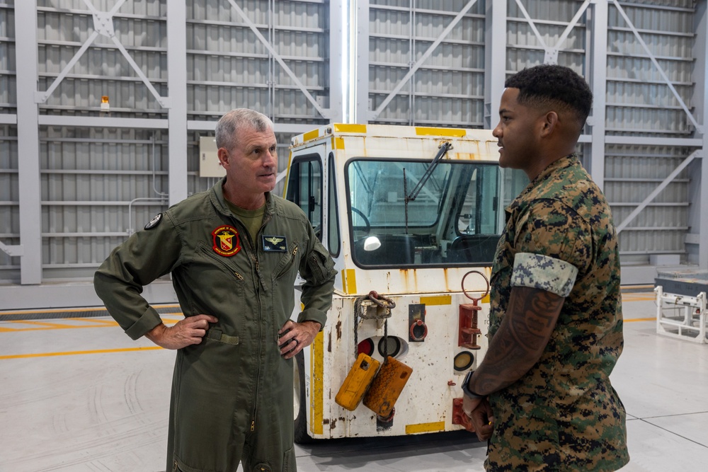 Deputy Commandant for Aviation visits 1st Marine Aircraft Wing