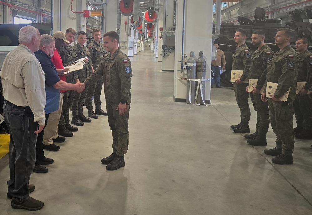 25 Polish trainees complete Abrams tank maintenance training at Powidz APS-2 site