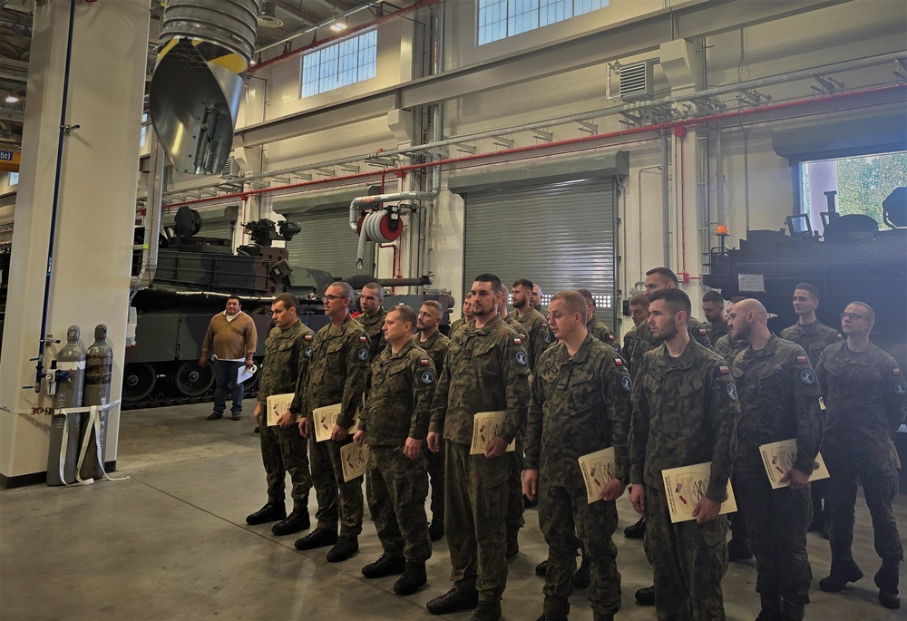 25 Polish trainees complete Abrams tank maintenance training at Powidz APS-2 site