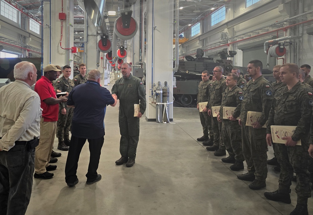 25 Polish trainees complete Abrams tank maintenance training at Powidz APS-2 site