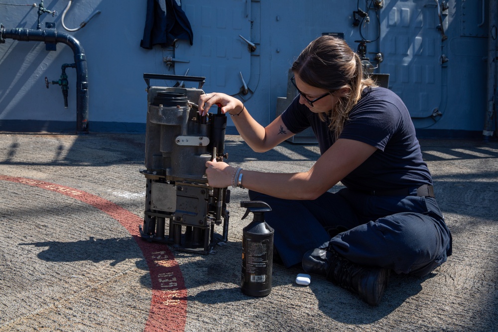 Gunner's Mates Perform Maintenance