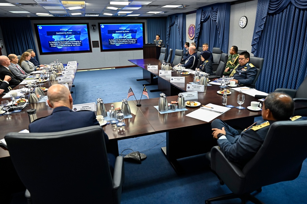 CSAF Allvin staff talks with Malaysia Gen. Asghar Khan