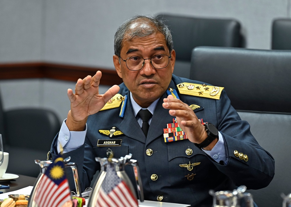 CSAF Allvin staff talks with Malaysia Gen. Asghar Khan