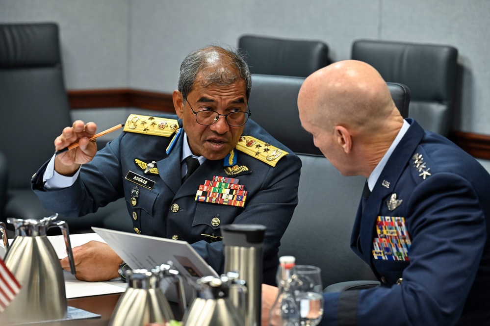 CSAF Allvin staff talks with Malaysia Gen. Asghar Khan